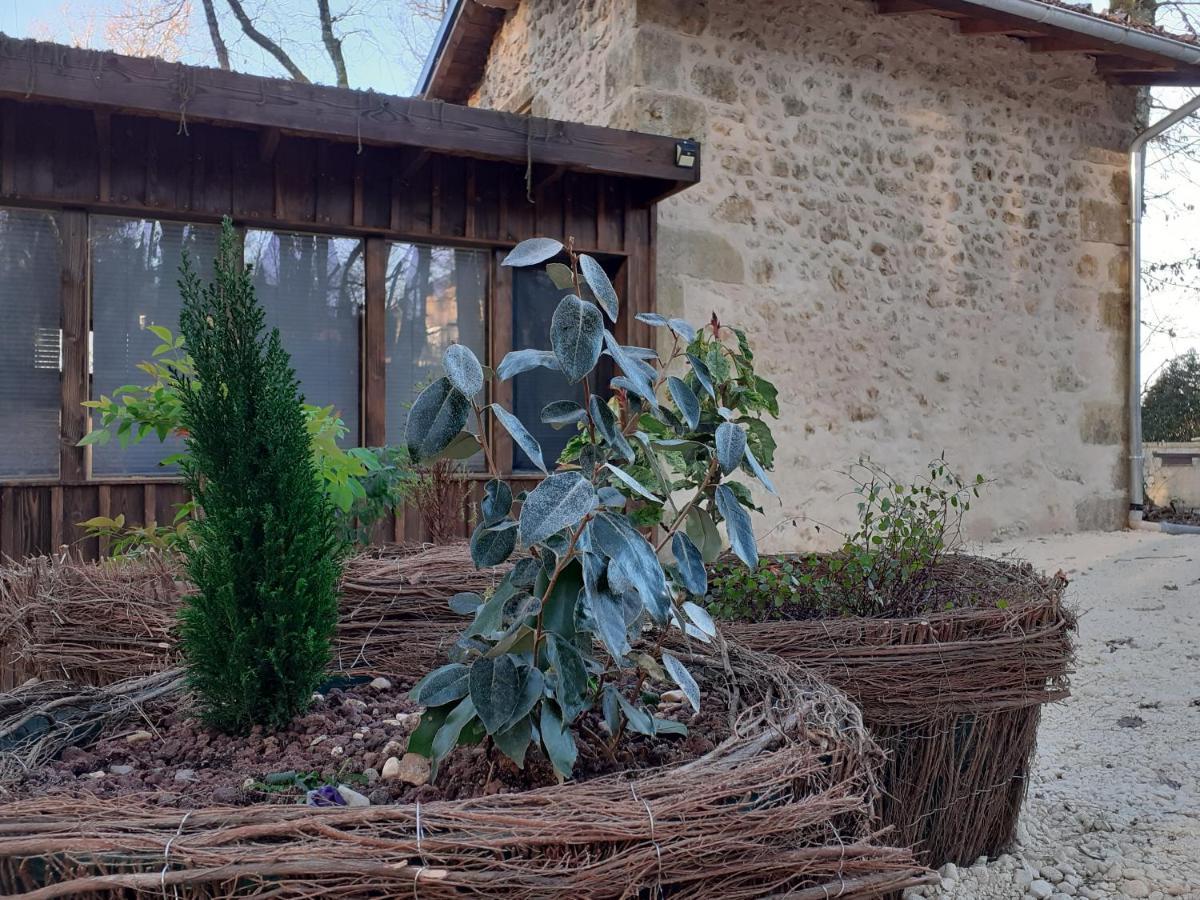 Le Gite De La Cabane De L'Oiseau Couze-et-Saint-Front Esterno foto