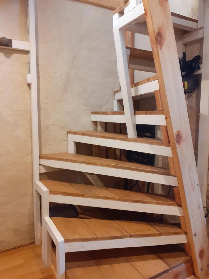 Le Gite De La Cabane De L'Oiseau Couze-et-Saint-Front Esterno foto
