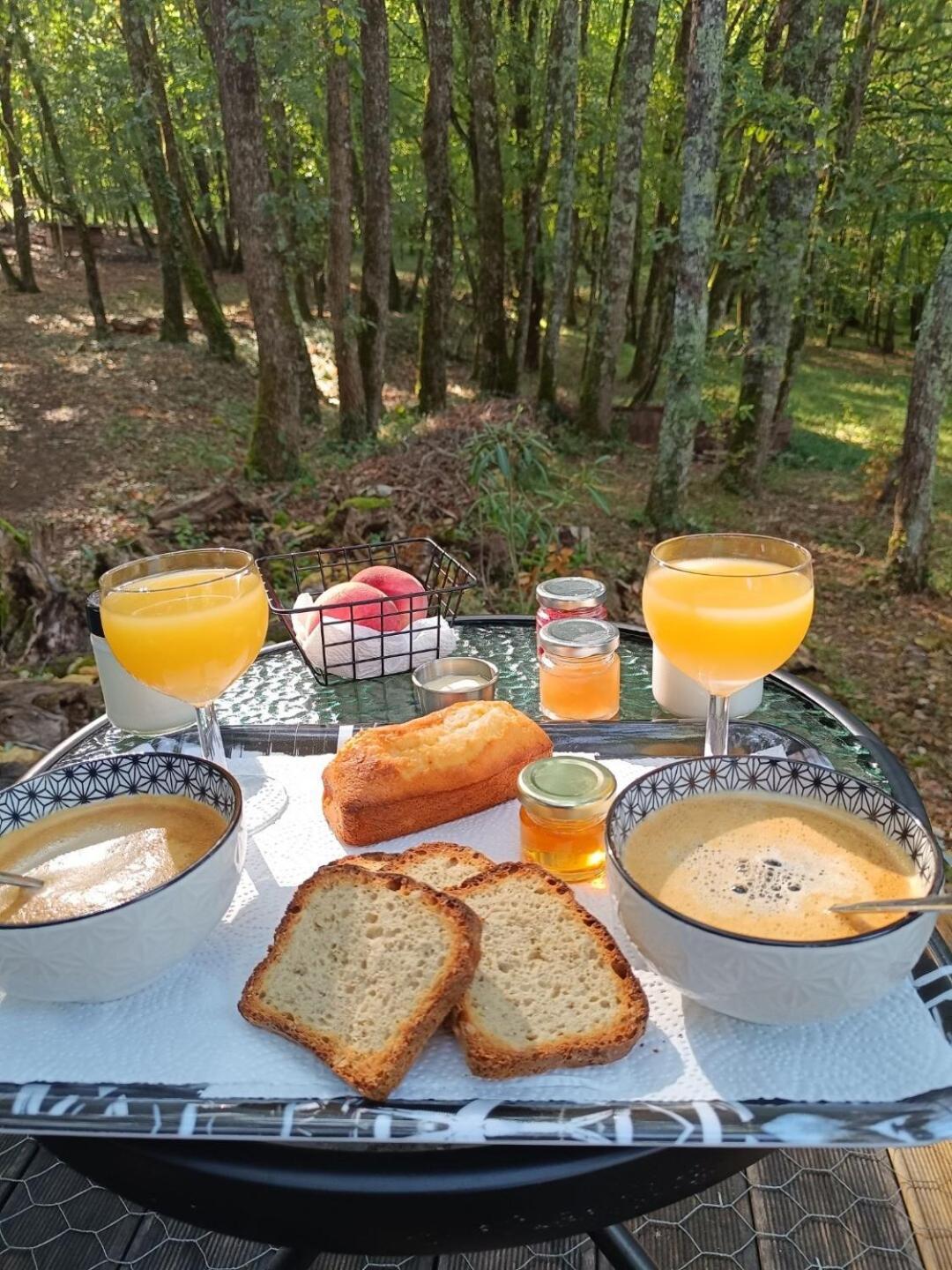 Le Gite De La Cabane De L'Oiseau Couze-et-Saint-Front Esterno foto
