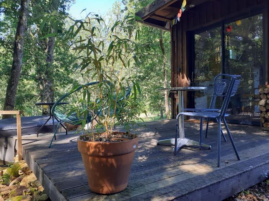 Le Gite De La Cabane De L'Oiseau Couze-et-Saint-Front Esterno foto
