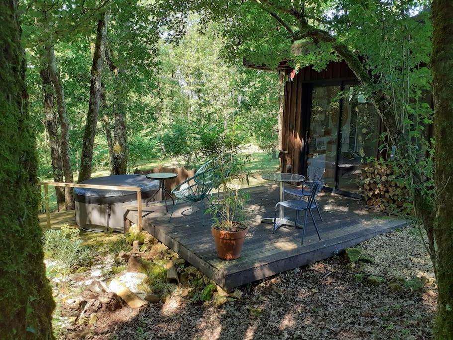 Le Gite De La Cabane De L'Oiseau Couze-et-Saint-Front Esterno foto