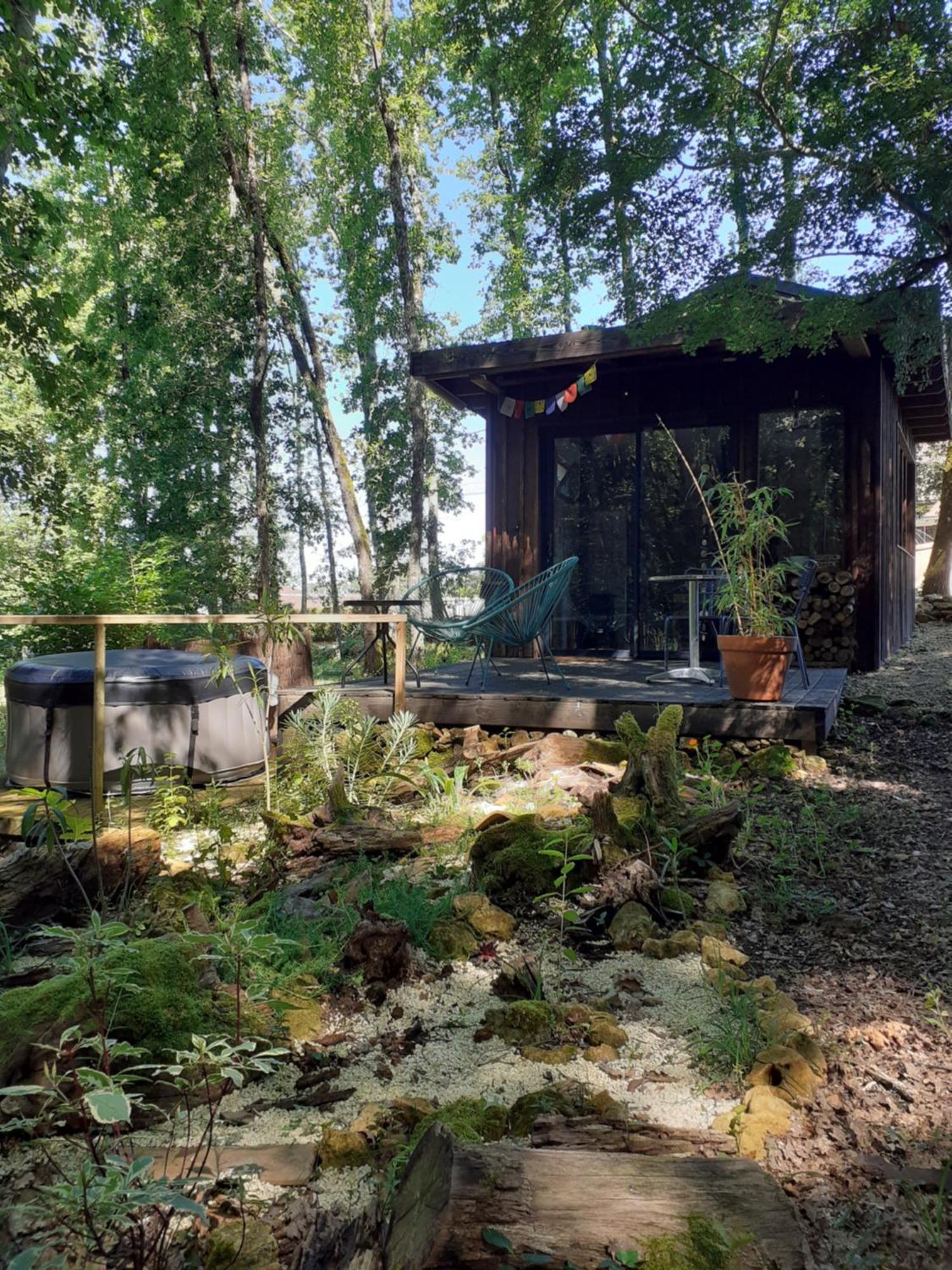 Le Gite De La Cabane De L'Oiseau Couze-et-Saint-Front Esterno foto