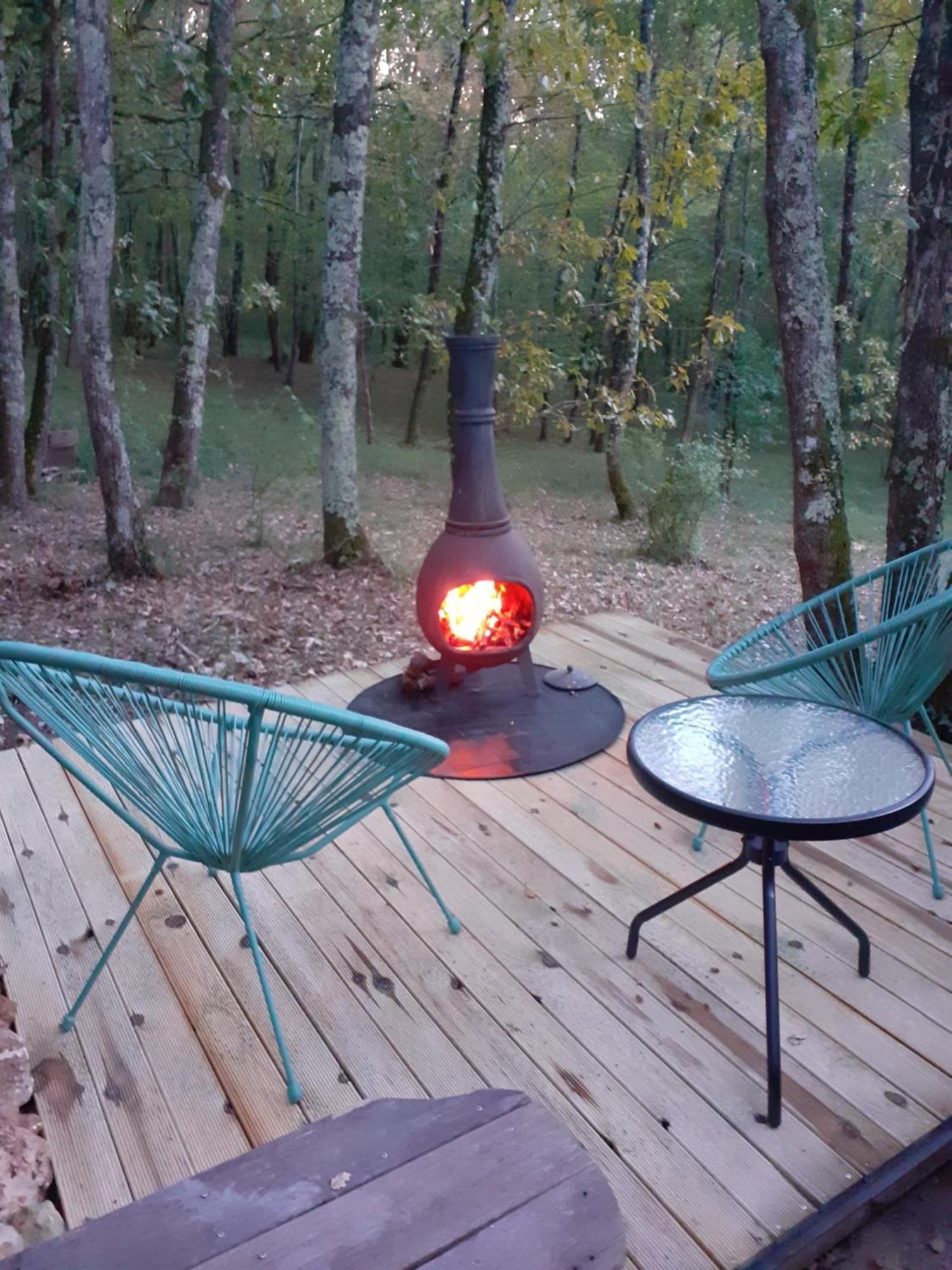 Le Gite De La Cabane De L'Oiseau Couze-et-Saint-Front Esterno foto
